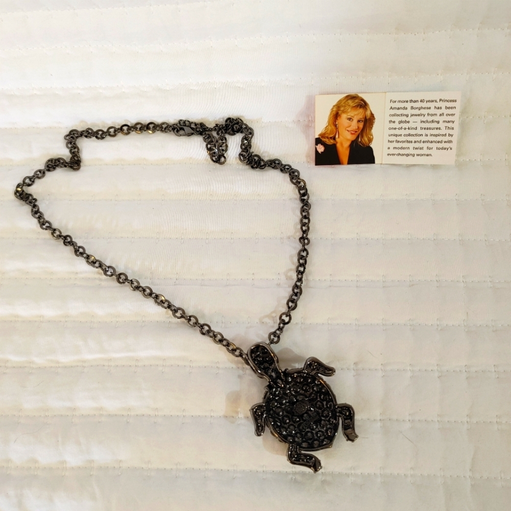 Princess Amanda Borghese turtle necklace